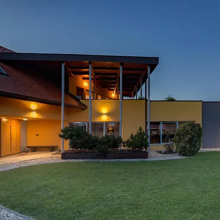 Pool Villa Prleski Raj Vila *