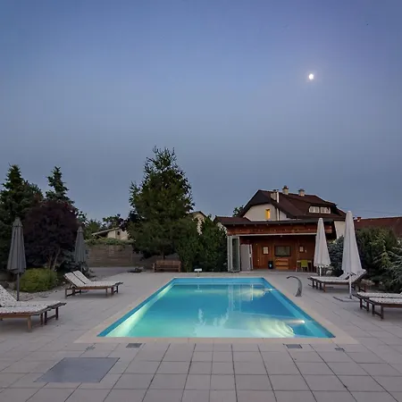 Pool Villa Prleski Raj 빌라 *